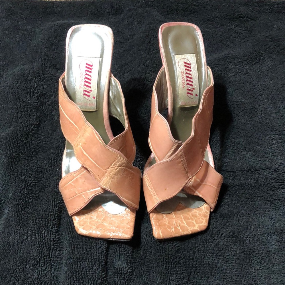 Mauri Rose color sandals